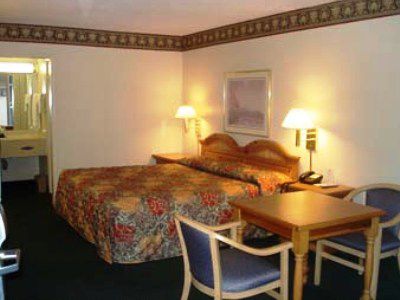 Knights Inn Memphis Airport Room photo